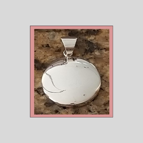 Silpada Jewelry - Silpada .925 Wavy Pendant - Retired